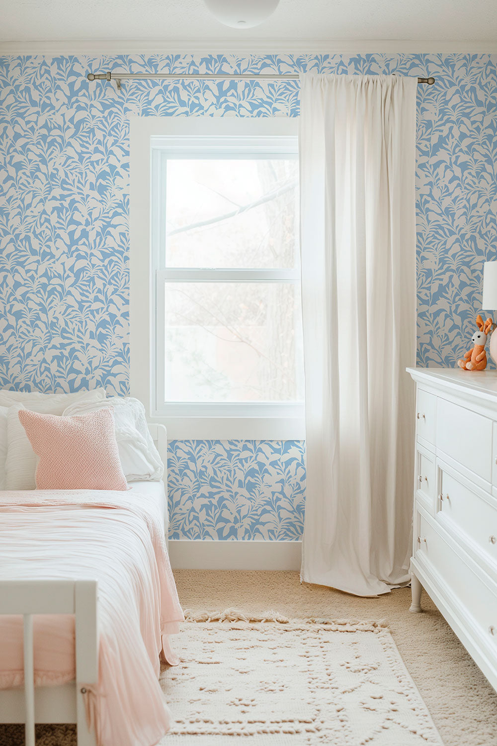 Bold botanical wallpaper with palm fronds for playful kids’ rooms and cottages